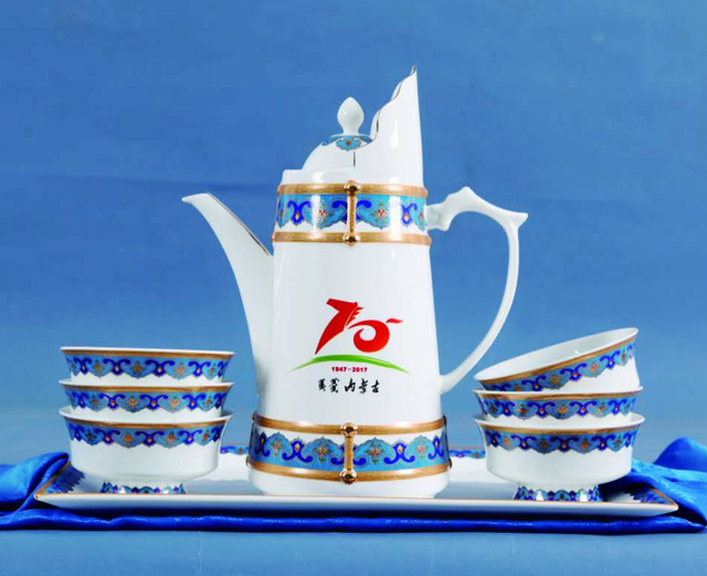 国礼陶瓷生产两万套礼品瓷为自治区成立70周年献礼